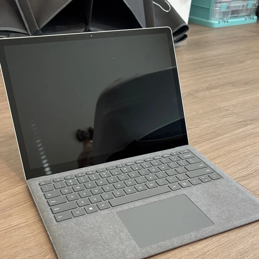 Microsoft Surface Laptop - White/Silver Top